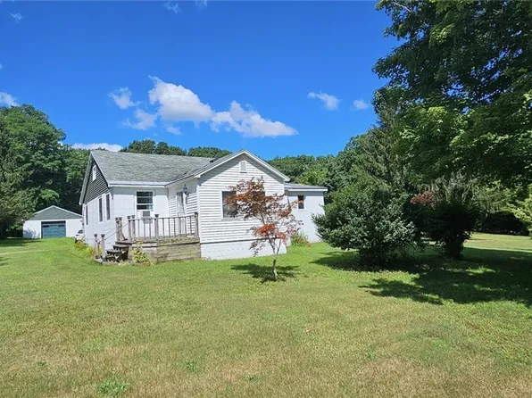 2 Johnny Cake Rd, Fulton, NY 13069