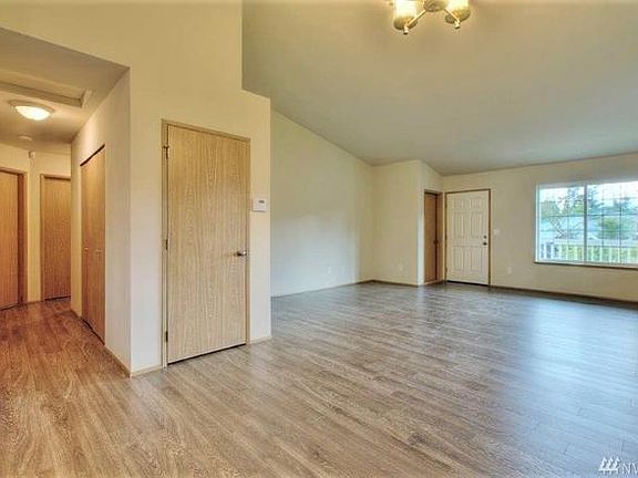 Entrance/Living Room