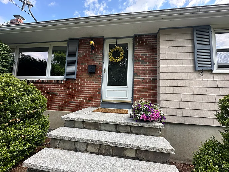 10 Cedar Ridge Dr — Photo 3