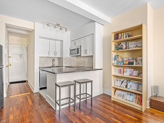 3rd image of 320 E 42nd St APT 1206