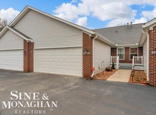 1045 Huntington Ct, Marysville, MI 48040