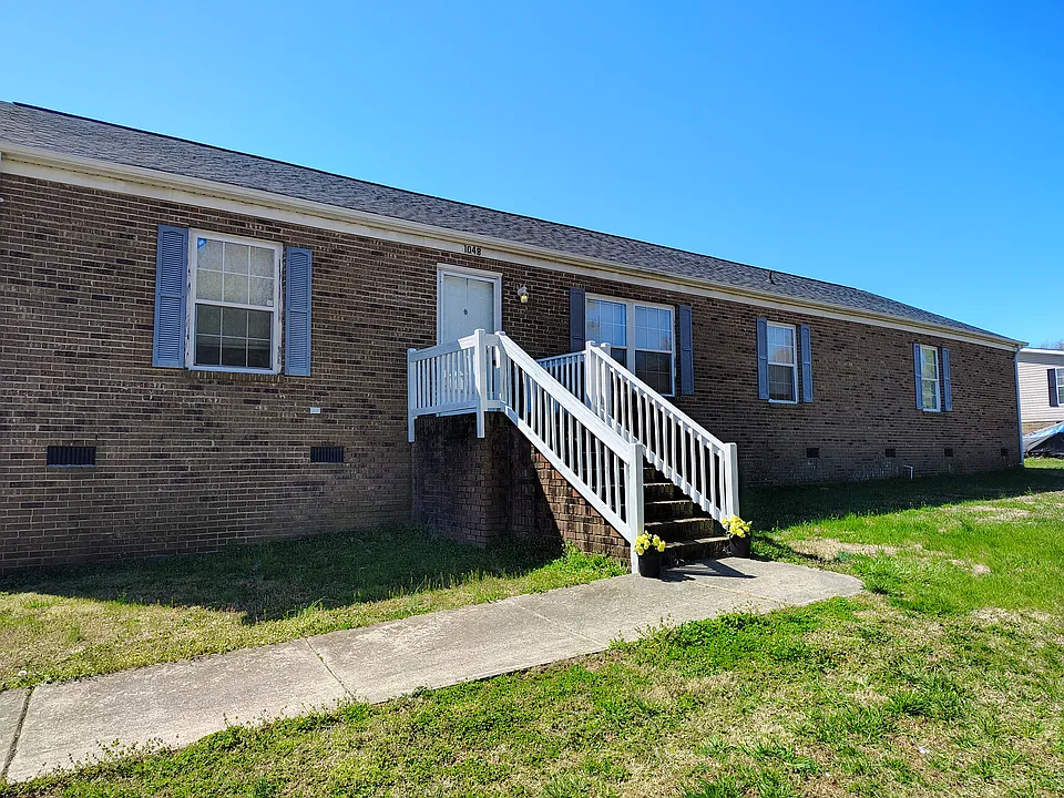 1048 Lands End Ln