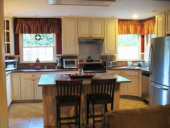 2nd image of 336 Mont Vista Dr