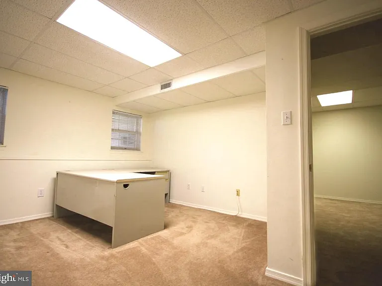 508 Ascot Ct — Photo 16