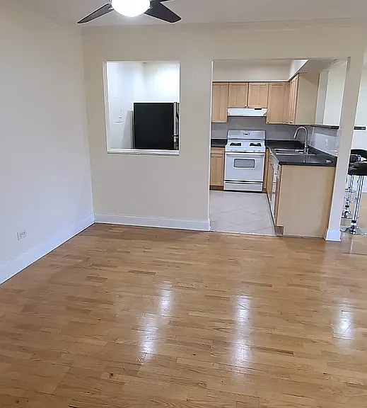 693 E Fullerton Ave #208 — Photo 3