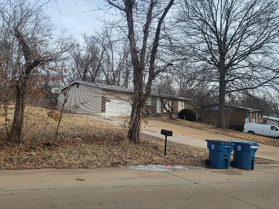 3rd image of 7595 Blanding Dr