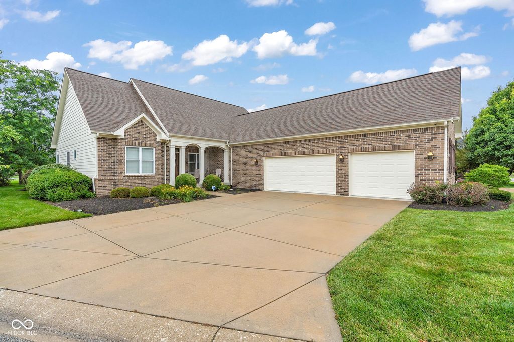 15404 Mission Hills Ct, Carmel, IN - View 2