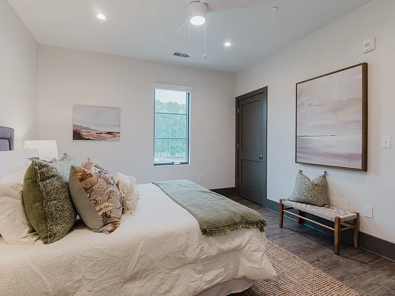 25 Minetta Ln #201 — Photo 24