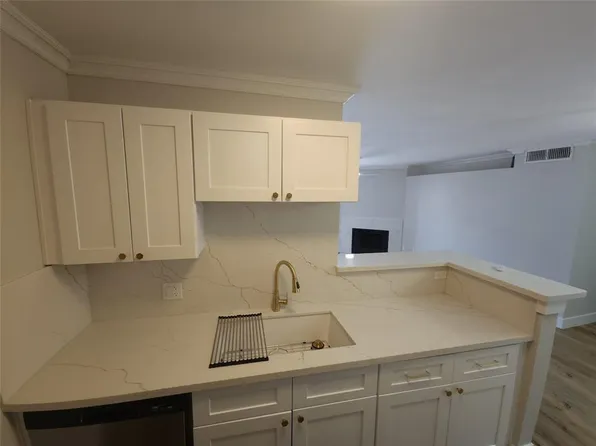 2121 Hepburn St APT 711, Houston, TX 77054