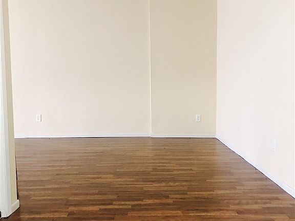 5th image of 223 Southbrooke Dr APT 2