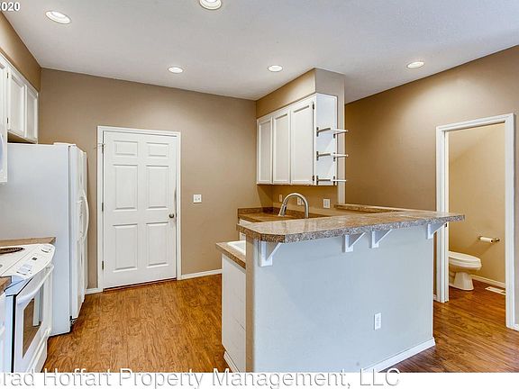 5th image of 3216 NE 13th Pl #3218