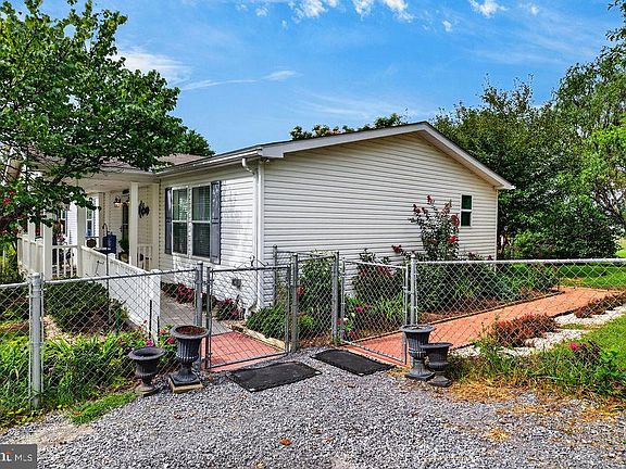 2nd image of 52 Cloverdale Ln