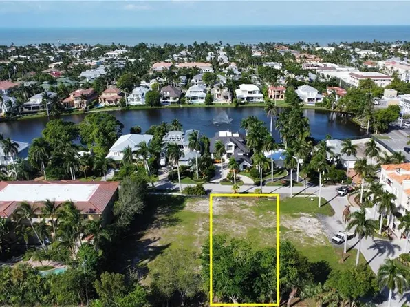 615 E Lake Dr, Naples, FL 34102