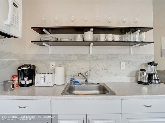 5th image of 832-834 NE 17th Ave