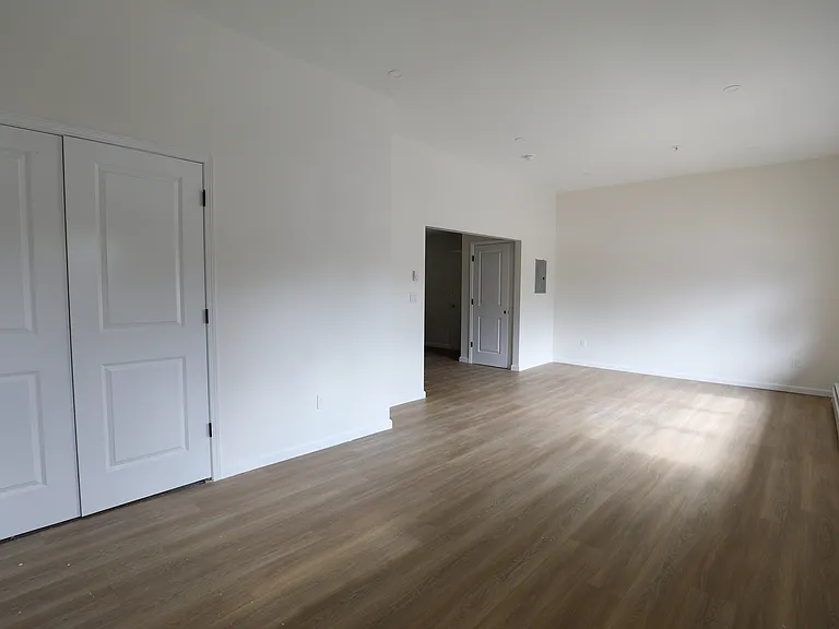190 Broadway #2B — Photo 15