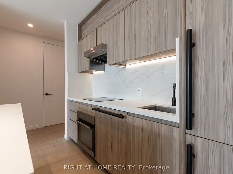 778 Queen St E #206 — Photo 11