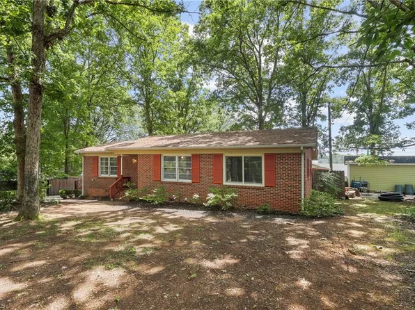 2939 Isaacs Pl, Greensboro, NC 27408