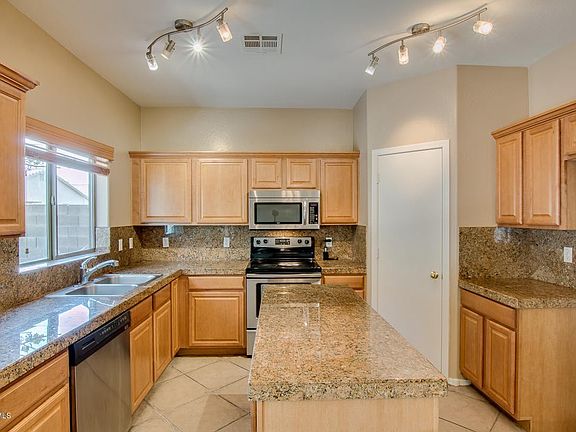 2nd image of 2851 W Jasper Butte Dr