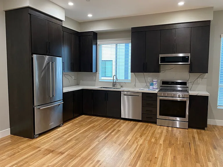 2961 E St #4 — Photo 9