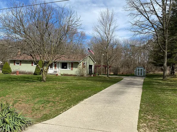 673 Terry Ln, Hastings, MI 49058
