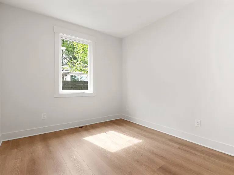 1015 Grant St — Photo 13