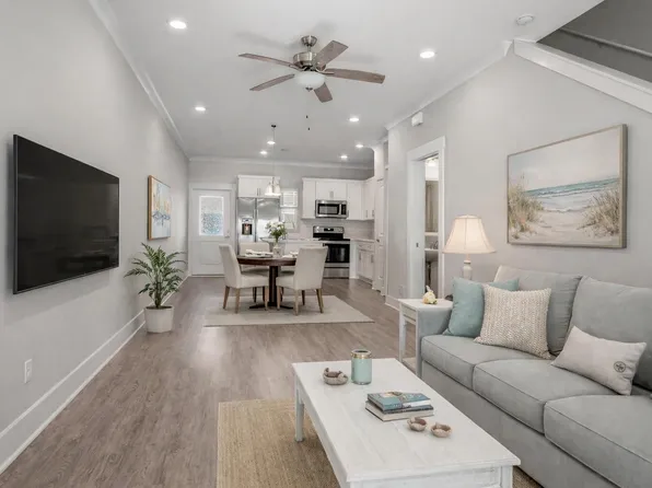 220 Date Palm Ln #220, Freeport, FL 32439