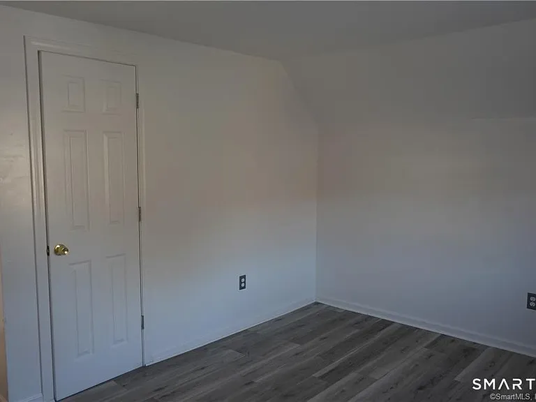 541 Whalley Ave — Photo 7
