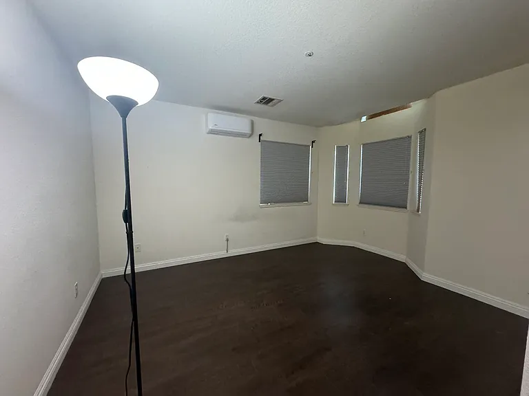439 S Alhambra Ave — Photo 2
