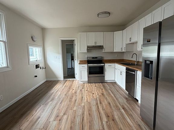 4th image of 421 Golden Ave