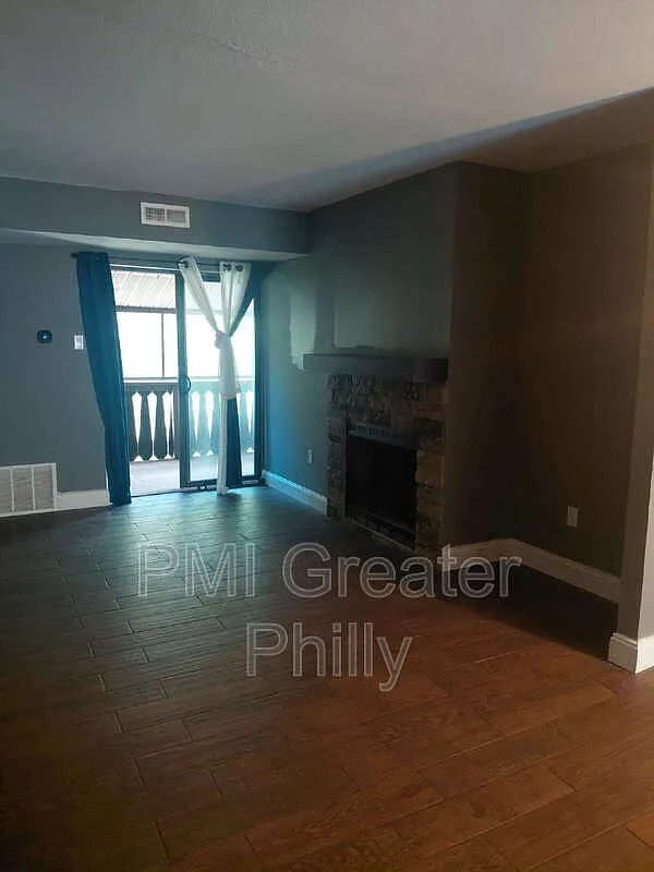 407 Shawmont Ave — Photo 2