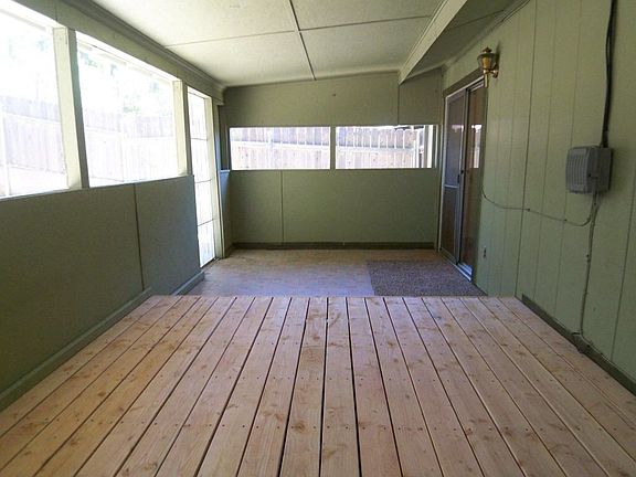 SCREENED COVERED PATIO
