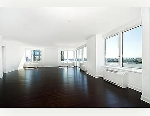 Sold by Nest Seekers International | media 8