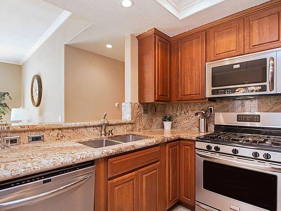 5th image of 28952 Canyon Lake Dr