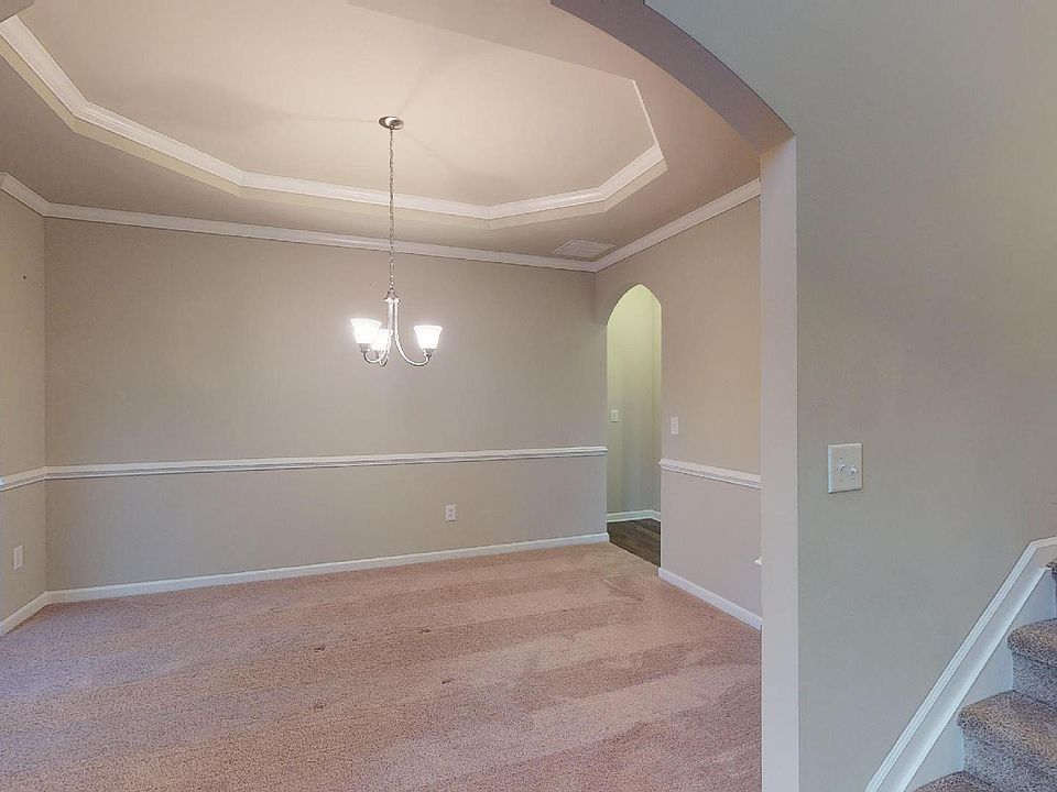 2nd image of 119 Parkcrest Ln