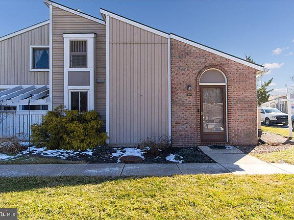 2nd image of 1544 Kensington Dr