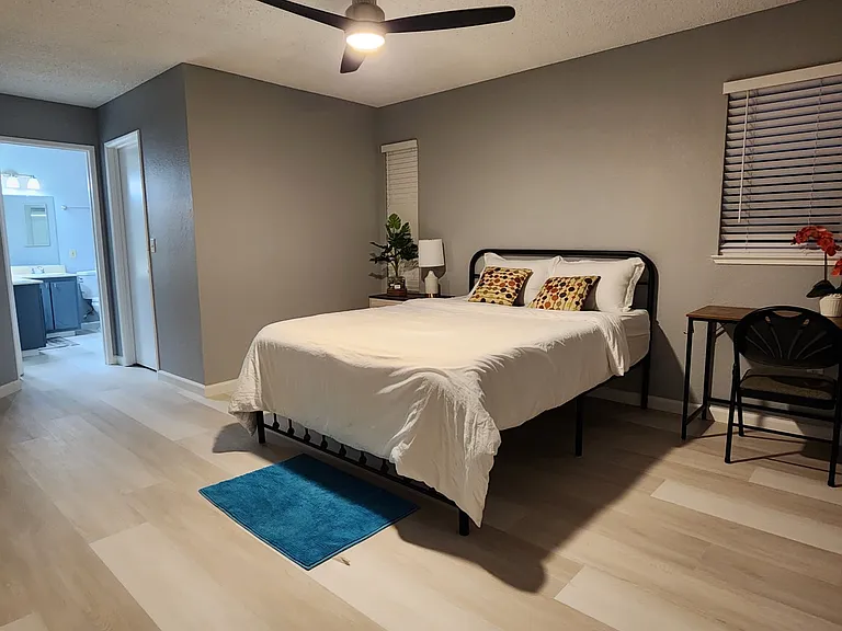 7112 Hayward Dr — Photo 2