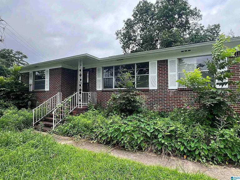 512512 Sunhill Rd NW — Photo 1