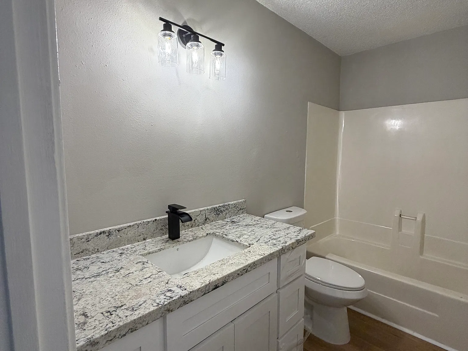 5 bed, 1700 sqft, $1,690 — Photo 4