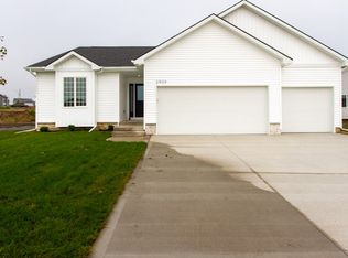 2909 Primrose Ln, Pella, IA 50219
