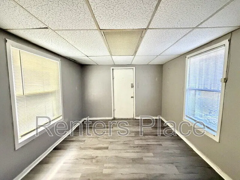 1 bed, 1.0 bath, 450 sqft, $550 — Photo 2