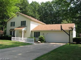 185 Fredericksburg Dr, Avon Lake, OH 44012