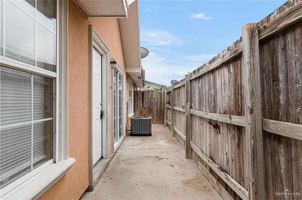 2 bed, 2.0 bath, 840 sqft, $875 — Photo 3