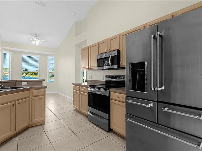 13131 Luxbury Loop — Photo 6