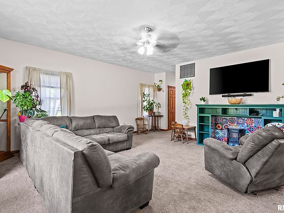 5th image of 415 W Franklin St