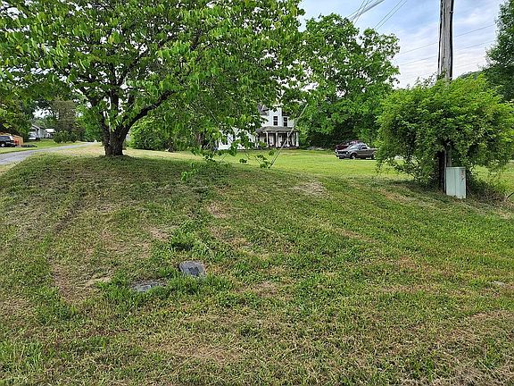 5th image of 703 Blair Rd