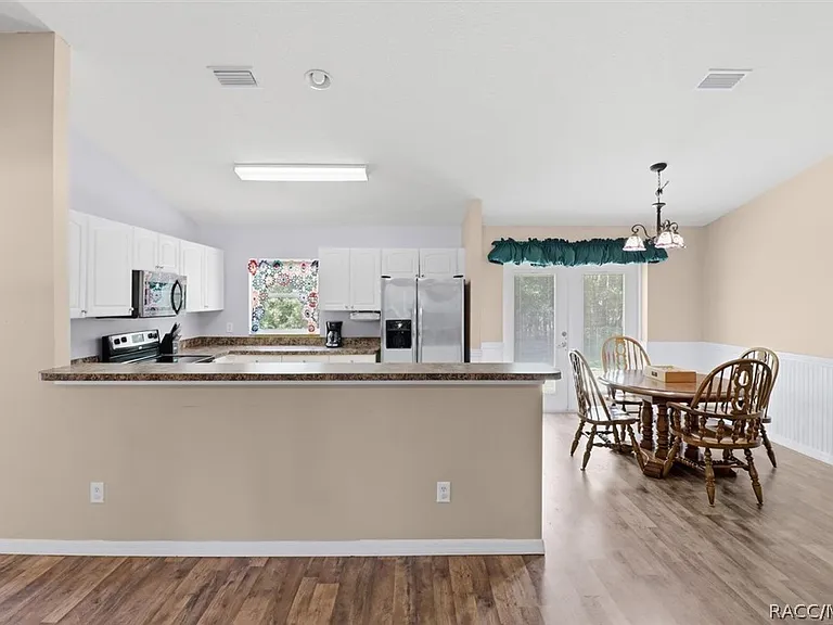 3220 E Rogers St — Photo 6