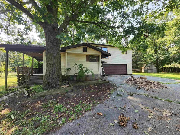 1014 Barcelona Dr, Weidman, MI 48893