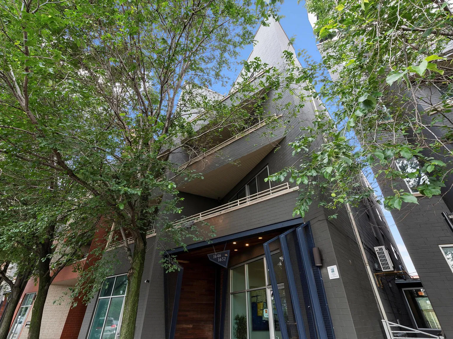 3 bed, 1600 sqft, $3,800 — Photo 2