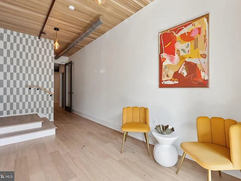 901 King St #201 — Photo 17