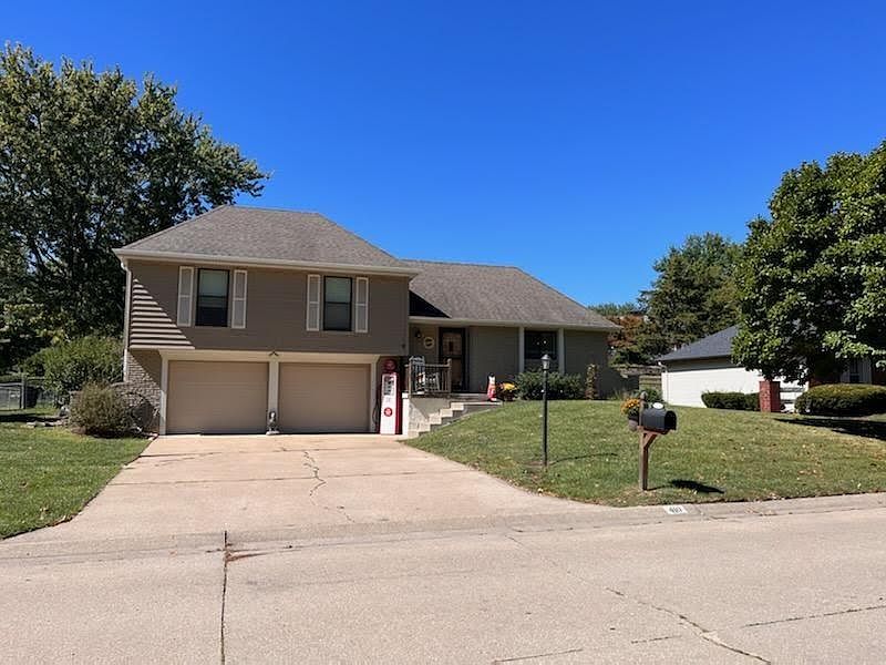 1st image of 410 Woodcrest Dr